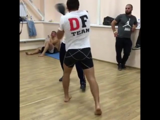 Мурад Рамазанов перед выходом на бой против Руслана Хасханова на PRO FC 63 🔥.