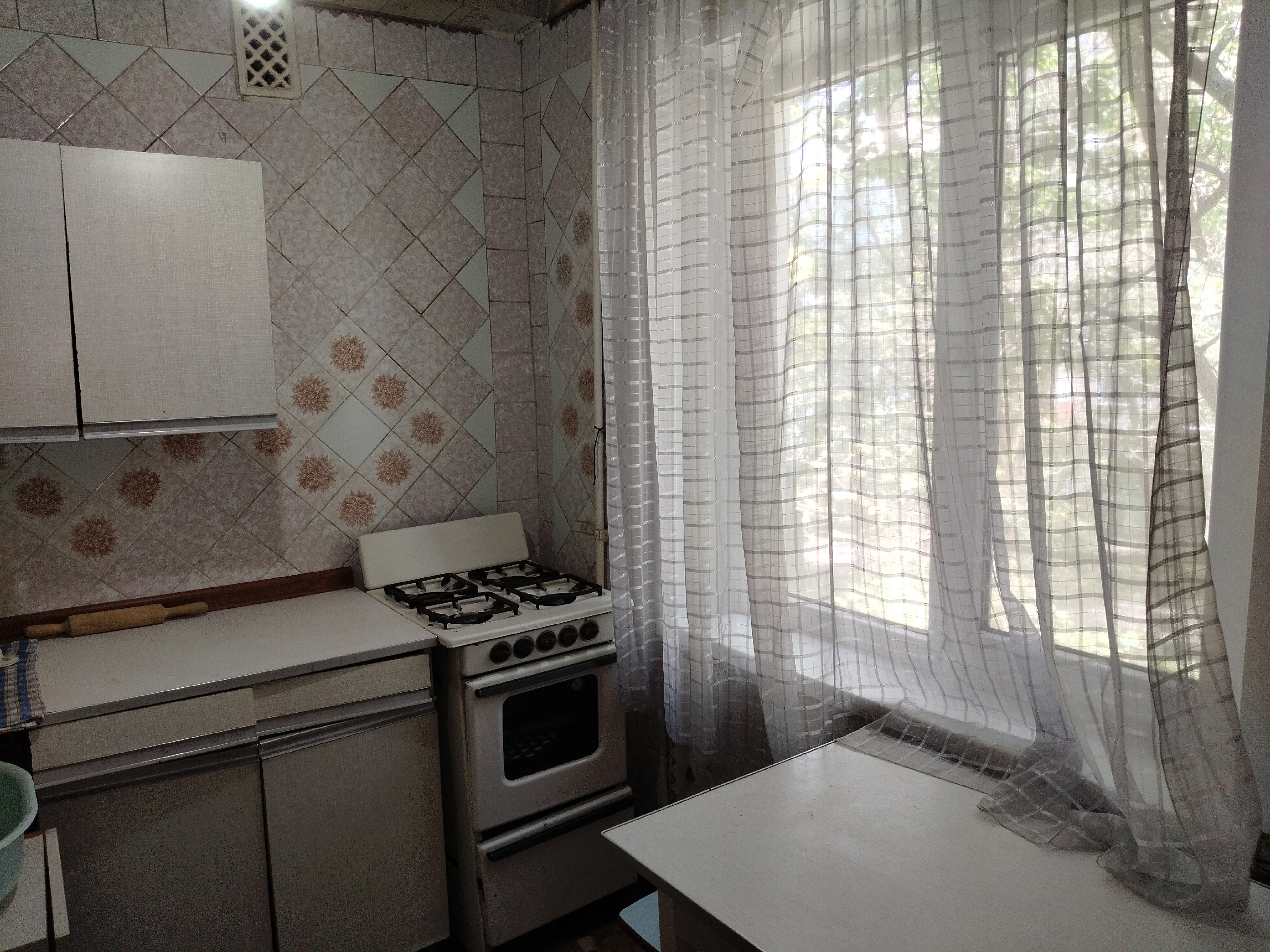 Продам 2к квартиру расположенную на 3-м этаже 5-ти этажного дома на кв. Гагарина, 22. В квартире имеется все для проживания на первое время. С/у раздельный, балкон застеклен дерево. Развита инфраструктура, рынок, с/м, остановка, "Марика". Квартира не угловая, теплая.Прописанных нет, долгов по коммун...