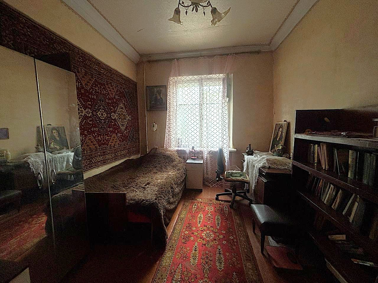 Продам 3-комн. ул. 1-я Славянская, р-н гост. Славянская, 1/3 эт., 68 кв.м., СТАЛИНКА, комнаты изолированные, санузел раздельный, газ.колонка, есть свой сарайчик с подвалом, хорошее месторасположение рядом остановка, магазины, СШ №5. Цена 5 000 000₽. +79591730175 Татьяна, +79591695183 Роман СРОЧНАЯ ПРОДАЖА !!!...