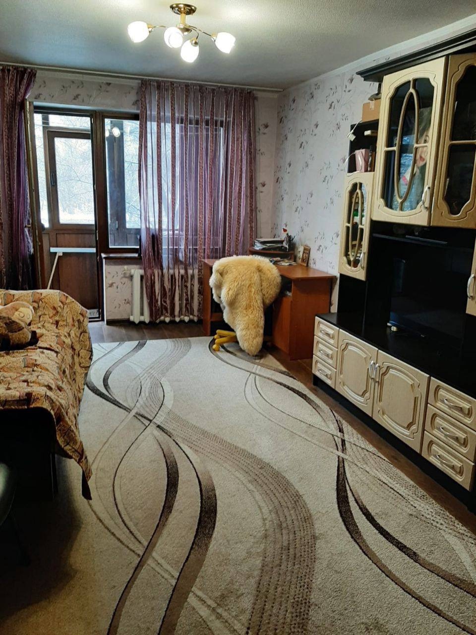 Продам 2к. квартиру 52 кв. м. (чешский проект) на Юбилейном 1/5 эт. Расположена в самом начале Юбилейного. Комнаты изолированные, ремонт. Большой балкон 6 м, застеклен м/п в 2024г, окна м/п. Ванная с туалетом раздельная , кафель. Очень теплая, ухоженнаяквартира, рядом остановка, аптека, магазины, рынок в 10 м...