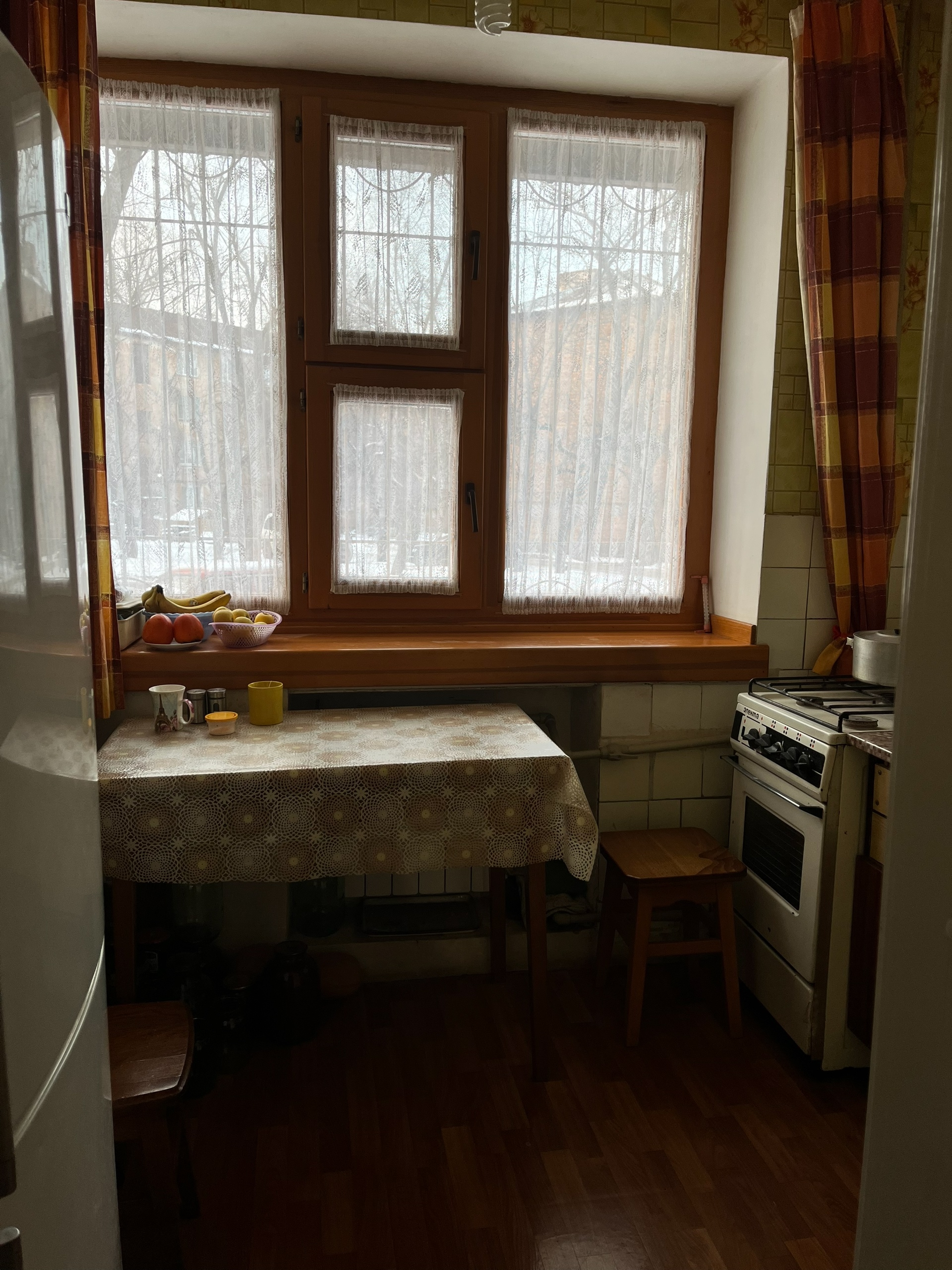 🔥 ‼️Продается 3-х комнатная квартира Новый Городок завода ОР.‼️ ✅Общая площадь:62,90 кв.м. ✅Площадь кухни: 5,8 кв.м. ✅Потолок высотой: 2,92 ✅Этаж 1/4, подвал капитальный. ✅Кирпичный дом. ✅Комнаты раздельно изолированные. ✅Проводка в квартире новая. ✅Окна деревянные ручной работы со встроенными стеклопакетами,...