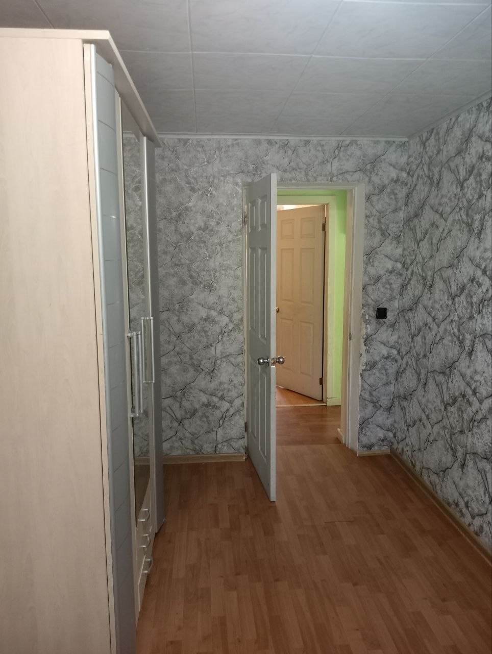 !
Продам 3-х комнатную квартиру в г. Краснодоне по ул. Комсомольская, (р-н Роддома), 3-й этаж, индивидуальное отопление, пластиковые окна, кондиционе...